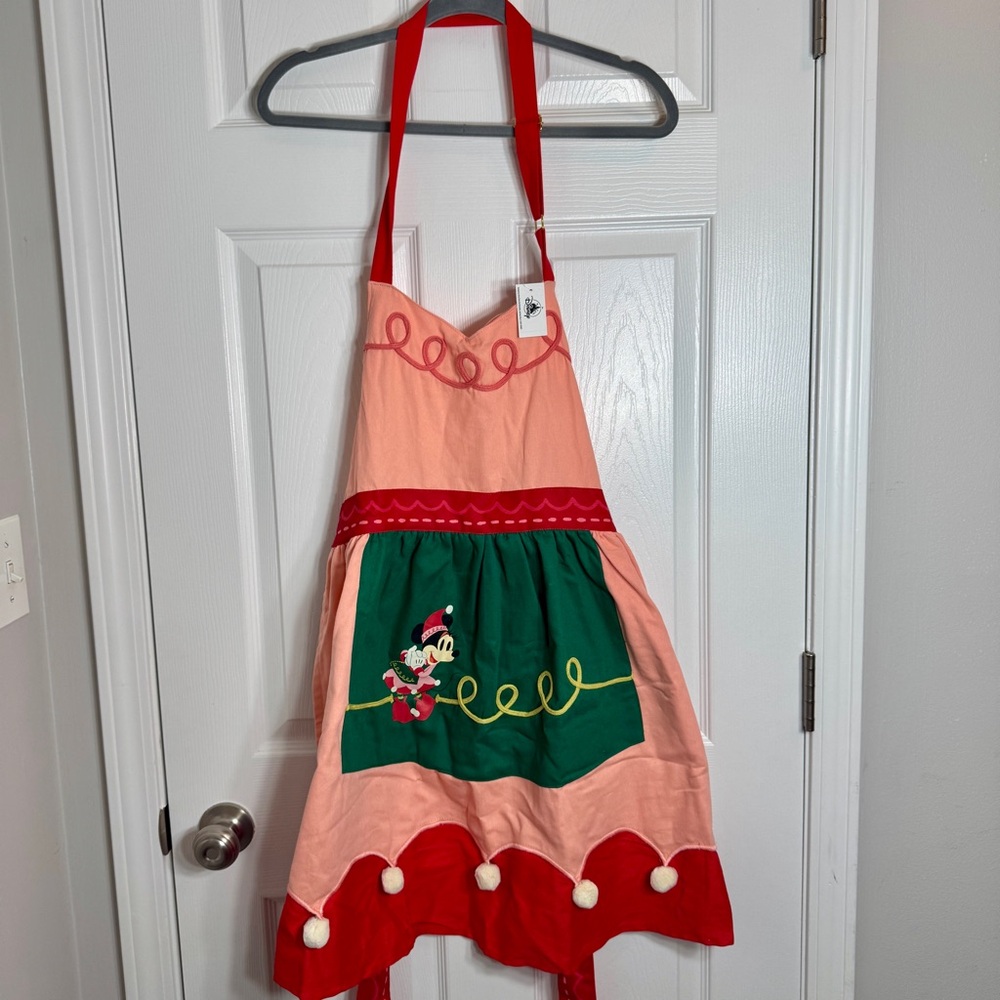 NWT. Disney Minnie Mouse Holiday Apron for Adults. Minnie colorful Christmas